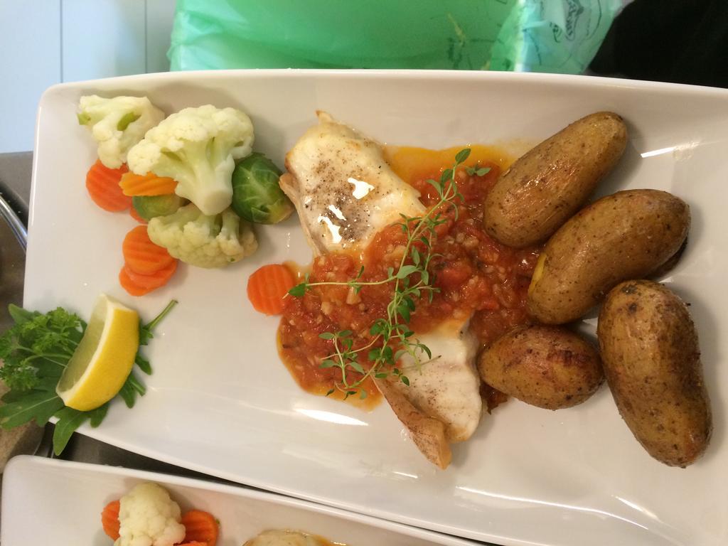 Brekkestranda Fjordhotel Brekke  المظهر الخارجي الصورة